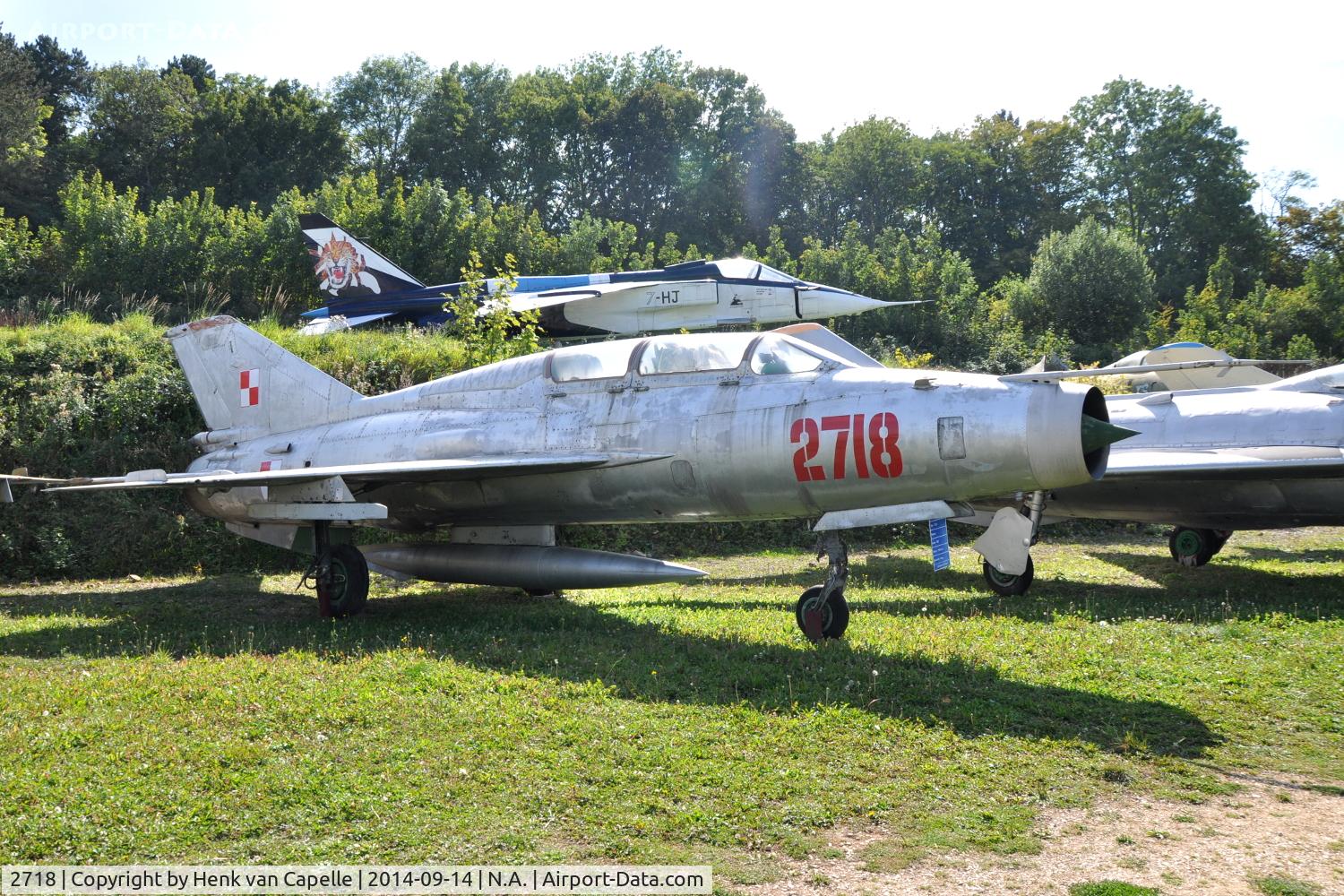 2718, Mikoyan-Gurevich MiG-21U-600 C/N 662718, MiG-21U-600 of the Polish Air Force preserved at the Chateau de Savigny aircraft museum.