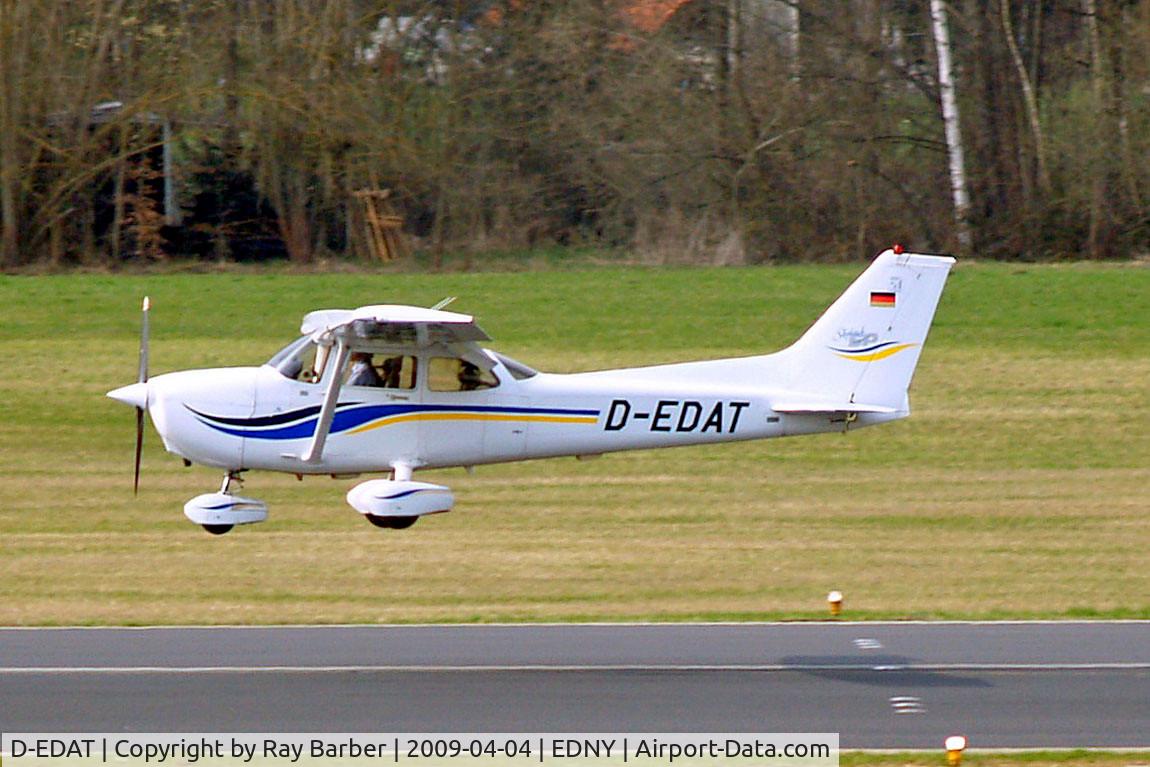 D-EDAT, 1999 Cessna 172S Skyhawk SP C/N 172S8132, Cessna 172S Skyhawk [172S-8132] Friedrichshafen~D 04/04/2009