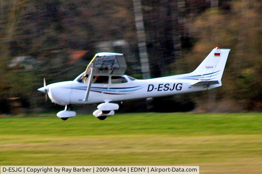D-ESJG, 2004 Cessna 172R C/N 17281215, Cessna 172R Skyhawk [172-81215] Friedrichshafen~D 04/04/2009