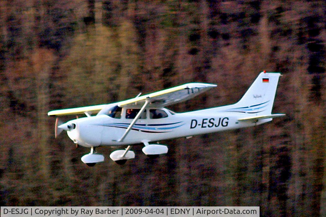 D-ESJG, 2004 Cessna 172R C/N 17281215, Cessna 172R Skyhawk [172-81215] Friedrichshafen~D 04/04/2009