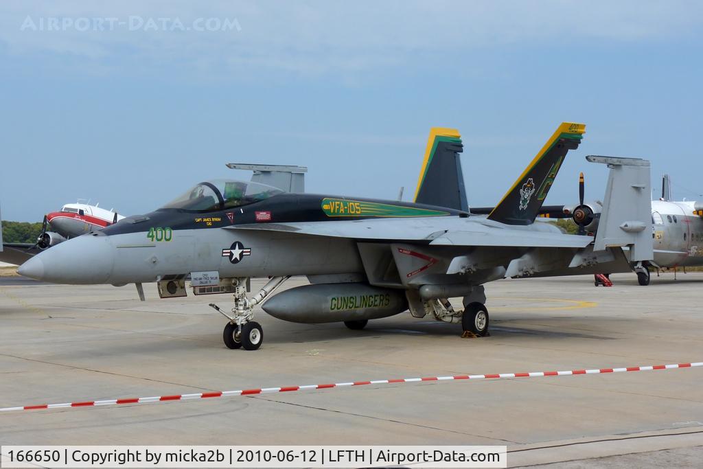 166650, Boeing F/A-18E Super Hornet C/N E113, Parked