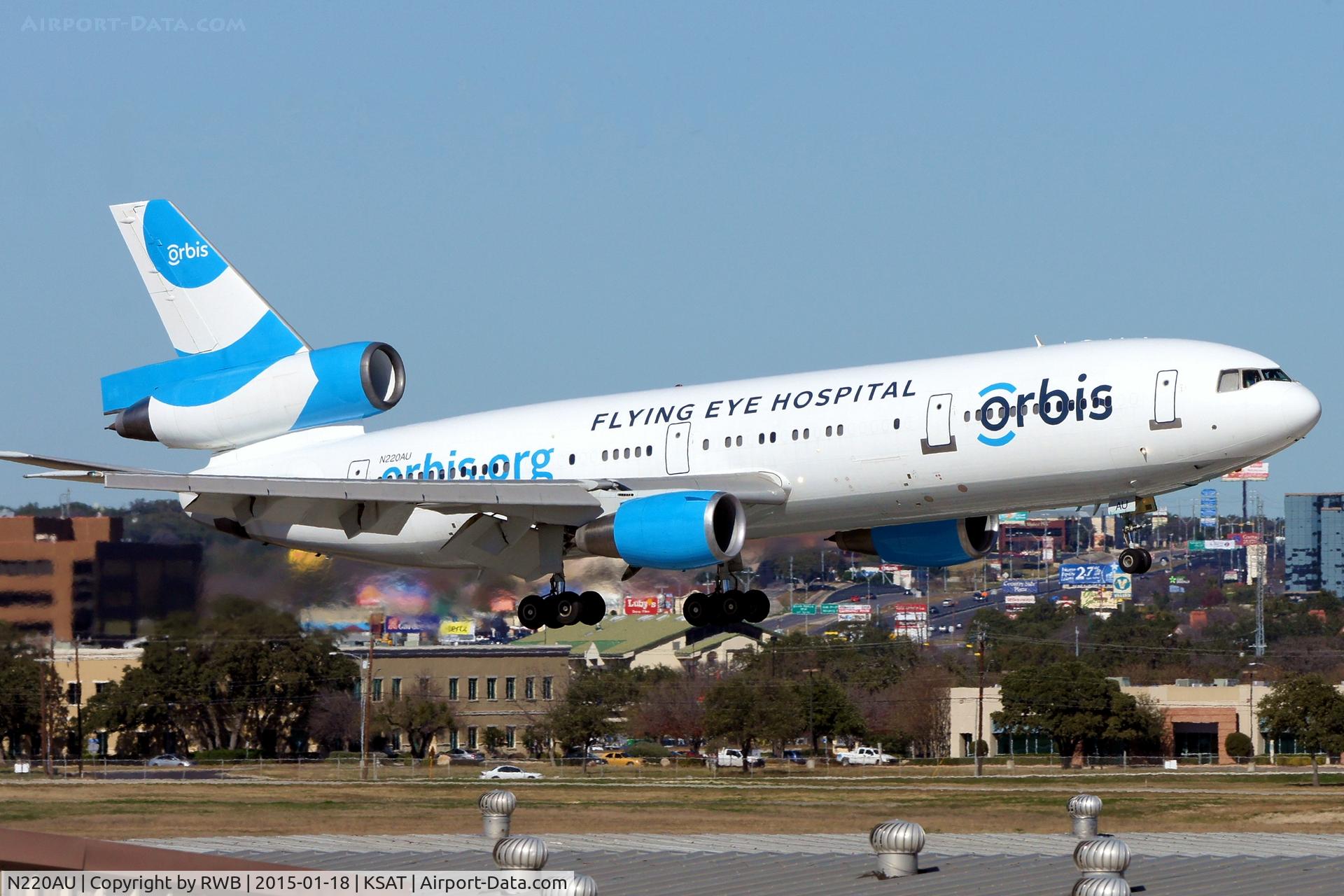 N220AU, 1971 Douglas DC-10-10 C/N 46501, 12R approach.