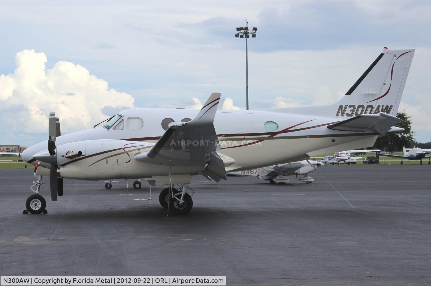 N300AW, 1999 Raytheon Aircraft Company C90A C/N LJ-1570, Beech C90