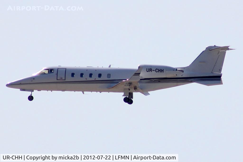UR-CHH, 1993 Learjet 60 C/N 60-016, Landing