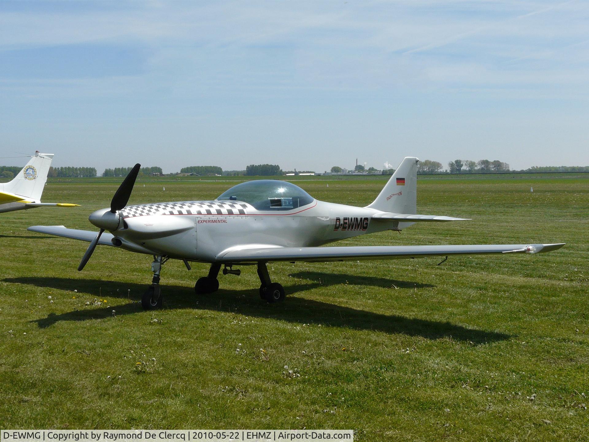 D-EWMG, WDFL Dallach D4 Fascination C/N 011, Opendoor at Midden-Zeeland Airport.
