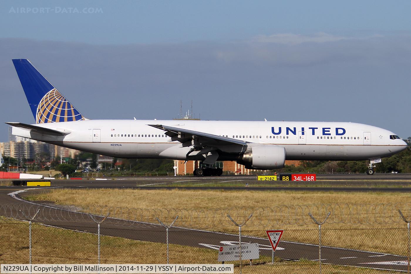 N229UA, 2002 Boeing 777-222 C/N 30557, in from LAX