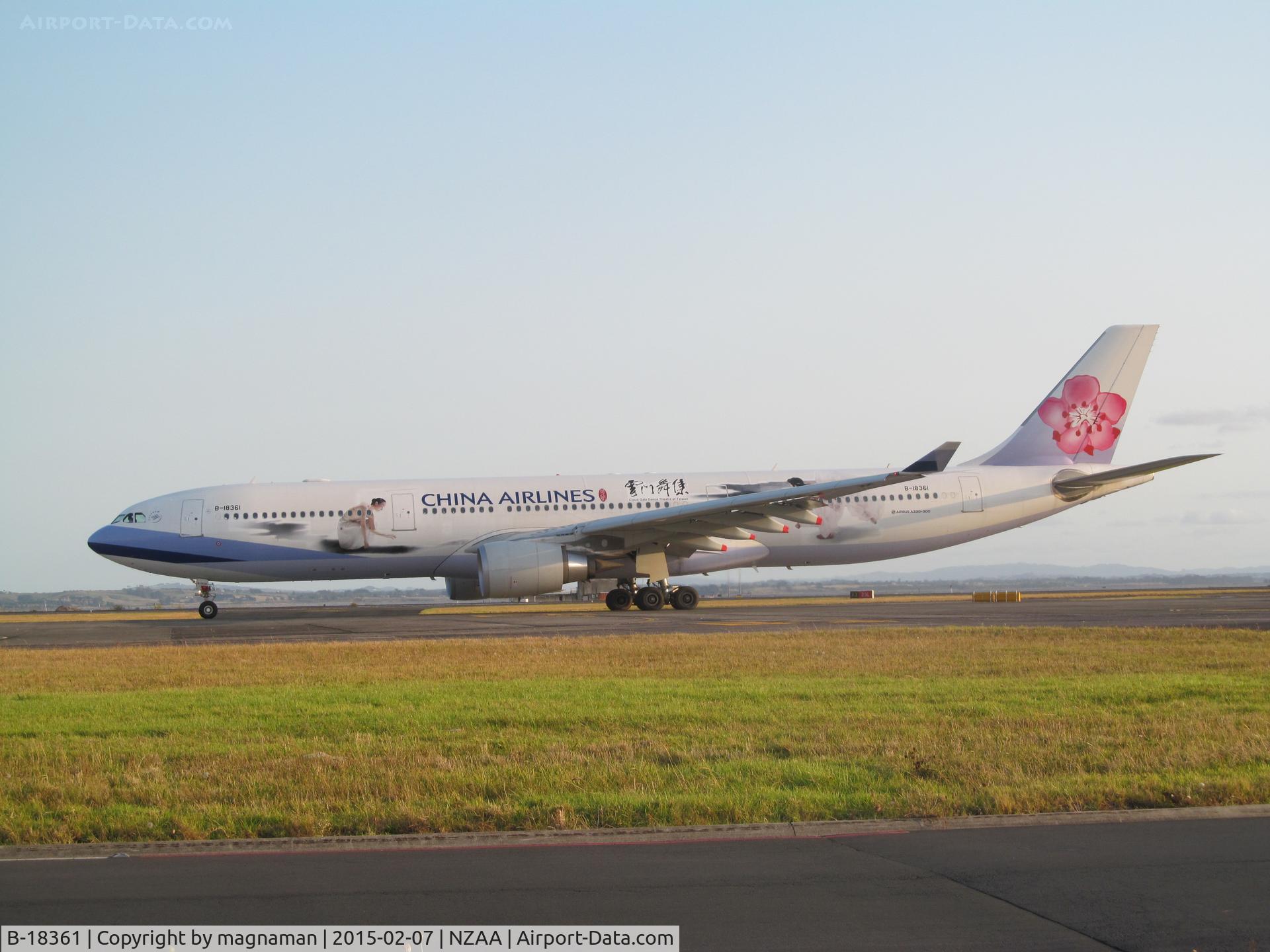 B-18361, 2014 Airbus A330-302 C/N 1539, Taxying out for departure - nice ballet c/s