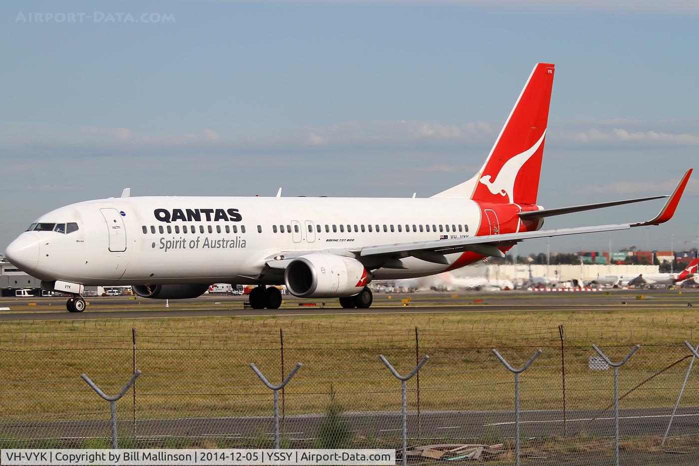 VH-VYK, 2005 Boeing 737-838 C/N 34183, taxiing to 34R