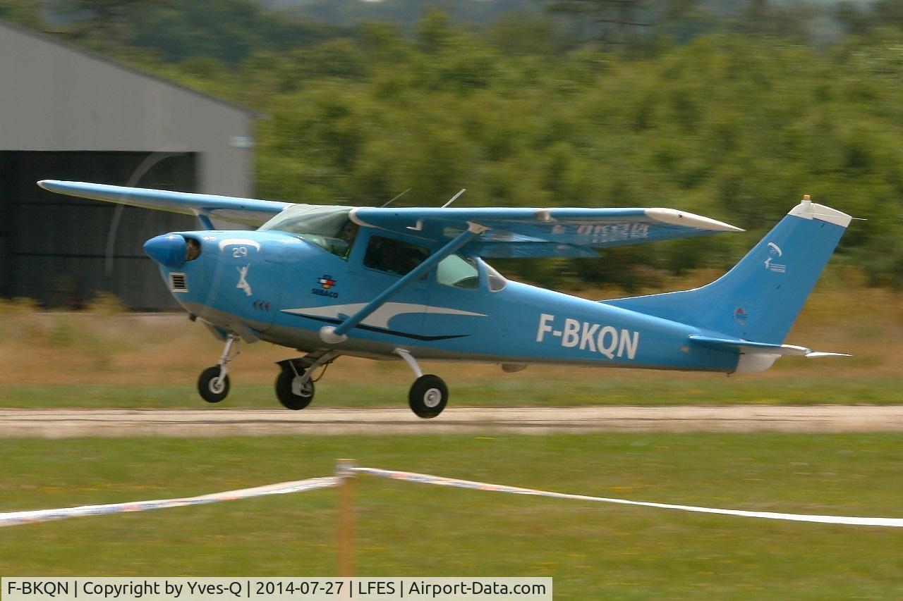 F-BKQN, Cessna 182F Skylane C/N 18254493, Cessna 182F Skylane, Take off rwy 03, Guiscriff airfield (LFES) open day 2014