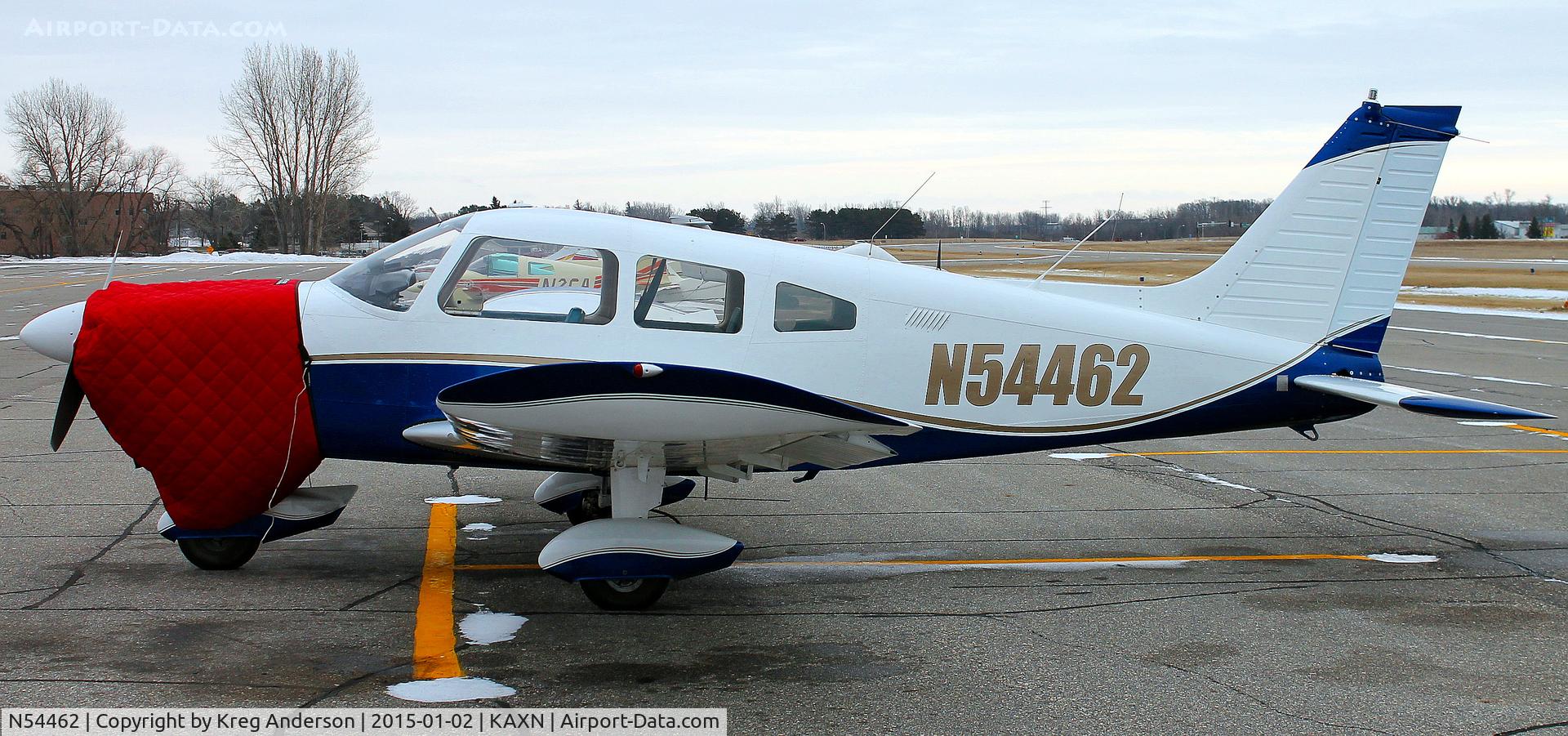 N54462, 1973 Piper PA-28-180 C/N 28-7405056, Piper PA-28-180 Cherokee on the line.