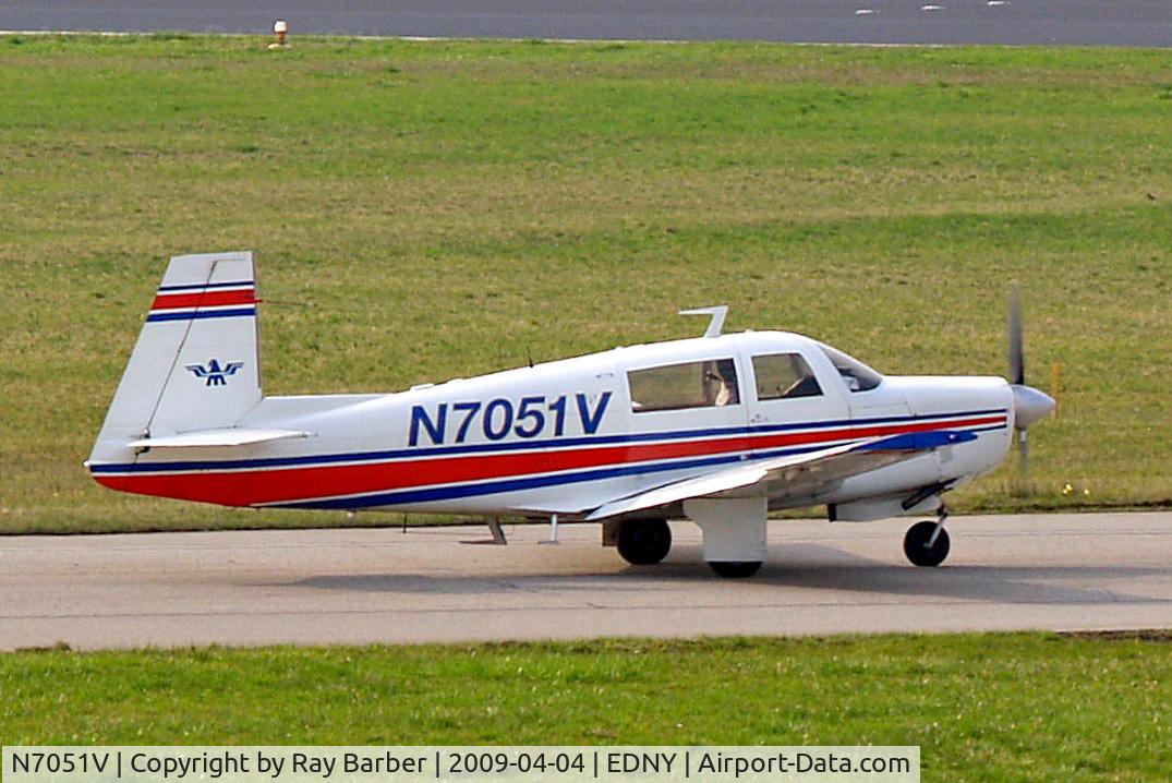 N7051V, 1976 Mooney M20F Executive C/N 22-1393, Mooney M.20F Executive [22-1393] Friedrichshafen~D 04/04/2009