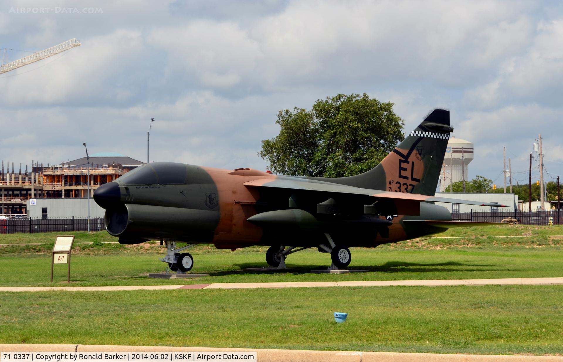 71-0337, 1971 LTV A-7D Corsair II C/N D-248, LMTC-parade field