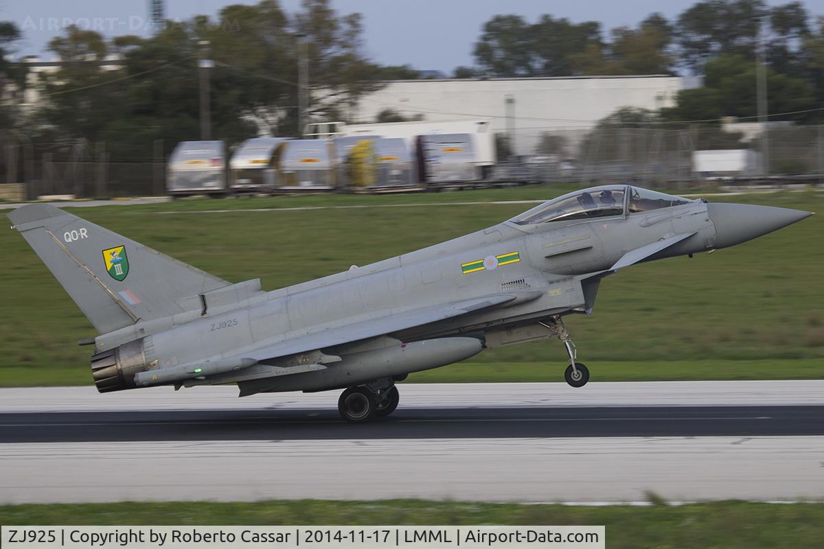 ZJ925, 2006 Eurofighter EF-2000 Typhoon FGR4 C/N 0080/BS016, Landing Runway 31