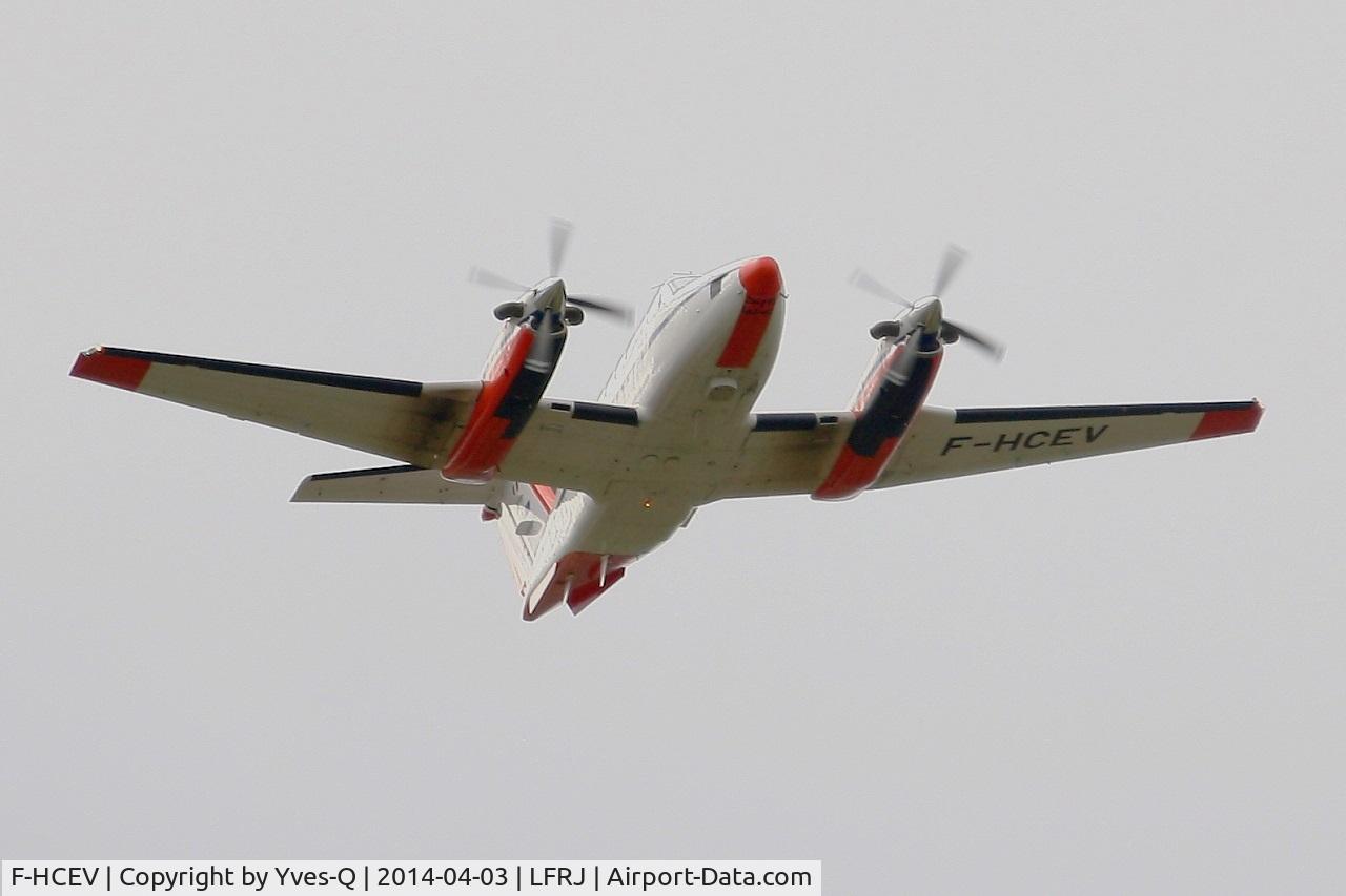F-HCEV, 2009 Hawker Beechcraft B200GT King Air C/N BY-91, Hawker Beechcraft B200GT King Air, Flight over Landivisiau Naval Air Base (LFRJ)