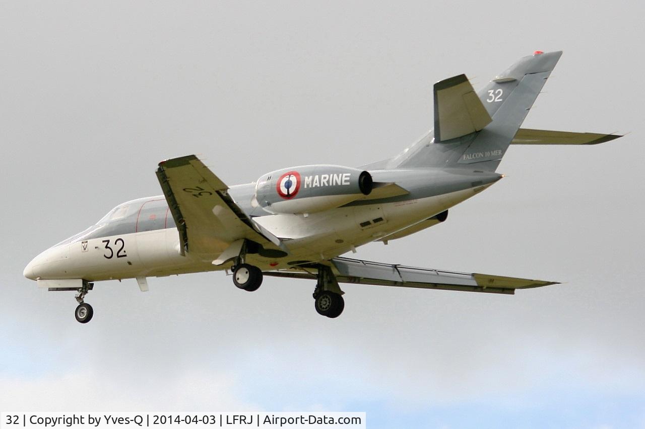 32, 1974 Dassault Falcon 10MER C/N 32, French Naval Aviation Dassault Falcon 10MER, Short approach rwy 26, Landivisiau Naval Air Base (LFRJ)