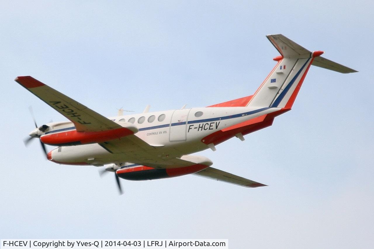 F-HCEV, 2009 Hawker Beechcraft B200GT King Air C/N BY-91, Hawker Beechcraft B200GT King Air, Flight over Landivisiau Naval Air Base (LFRJ)