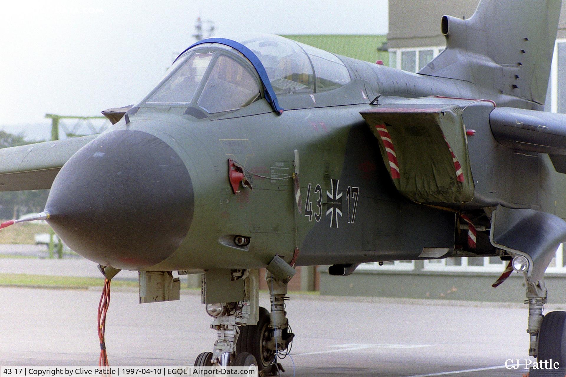 43 17, Panavia Tornado IDS(T) C/N 039/GT014/4017, Close up shot of the TTTE a/c G-33 on the ramp at RAF Leuchars in April 1997.