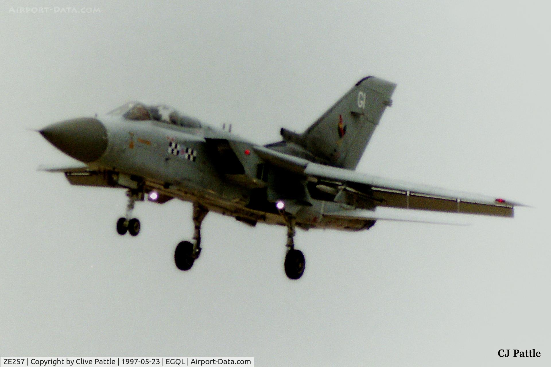 ZE257, 1987 Panavia Tornado F.3 C/N 610/AS033/3272, Landing at RAF Leuchars whilst coded GI of 43 Squadron