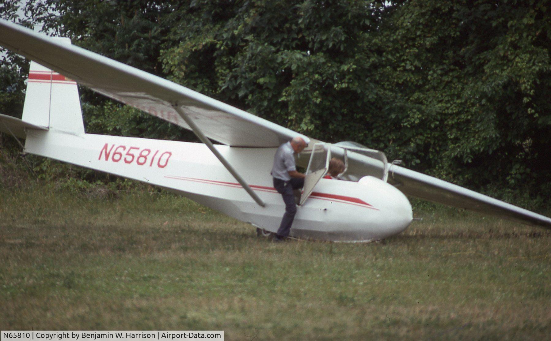 N65810, 1973 Schweizer SGS 2-33A C/N 310, 1977 at Oakland Orion Airport, Mi