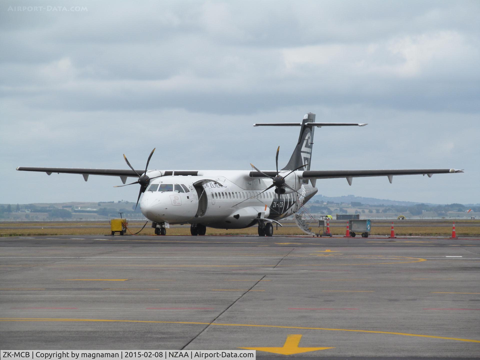 ZK-MCB, 1999 ATR 72-212A C/N 598, on domestic apron