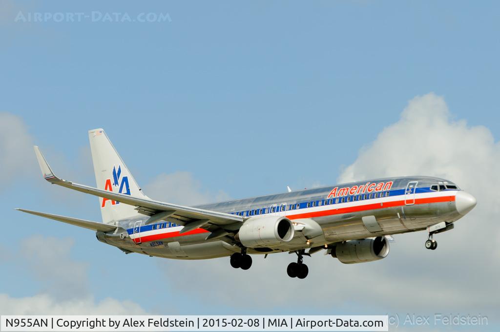N955AN, 2001 Boeing 737-823 C/N 29540, Miami