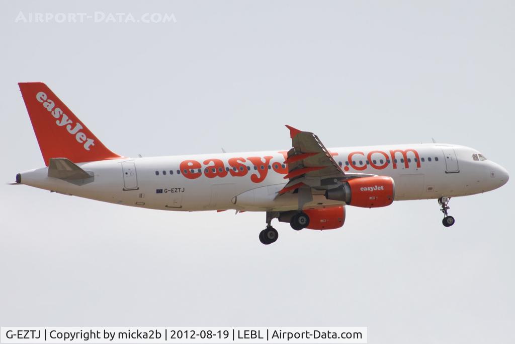 G-EZTJ, 2009 Airbus A320-214 C/N 3979, Landing