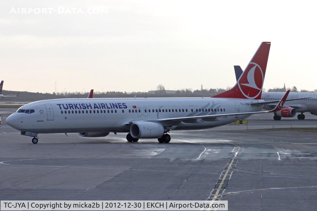 TC-JYA, 2011 Boeing 737-9F2/ER C/N 40973, Taxiing