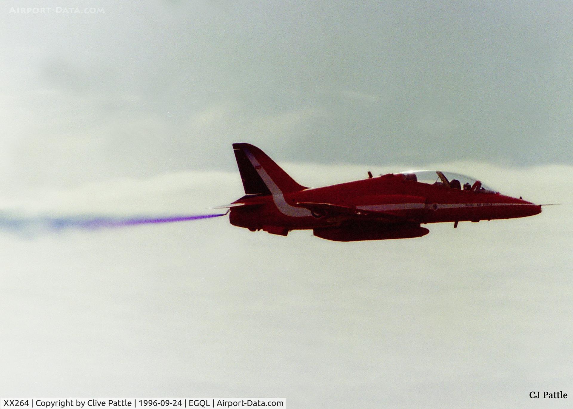 XX264, 1978 Hawker Siddeley Hawk T.1A C/N 100/312100, Low pass as part of the RAFAT synchro pair at the RAF Leuchars Airshow September 1996