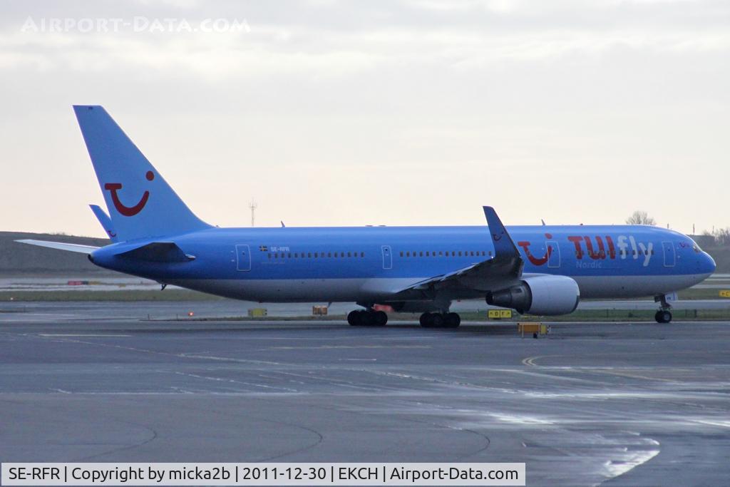 SE-RFR, 1999 Boeing 767-38A C/N 29617, Taxiing