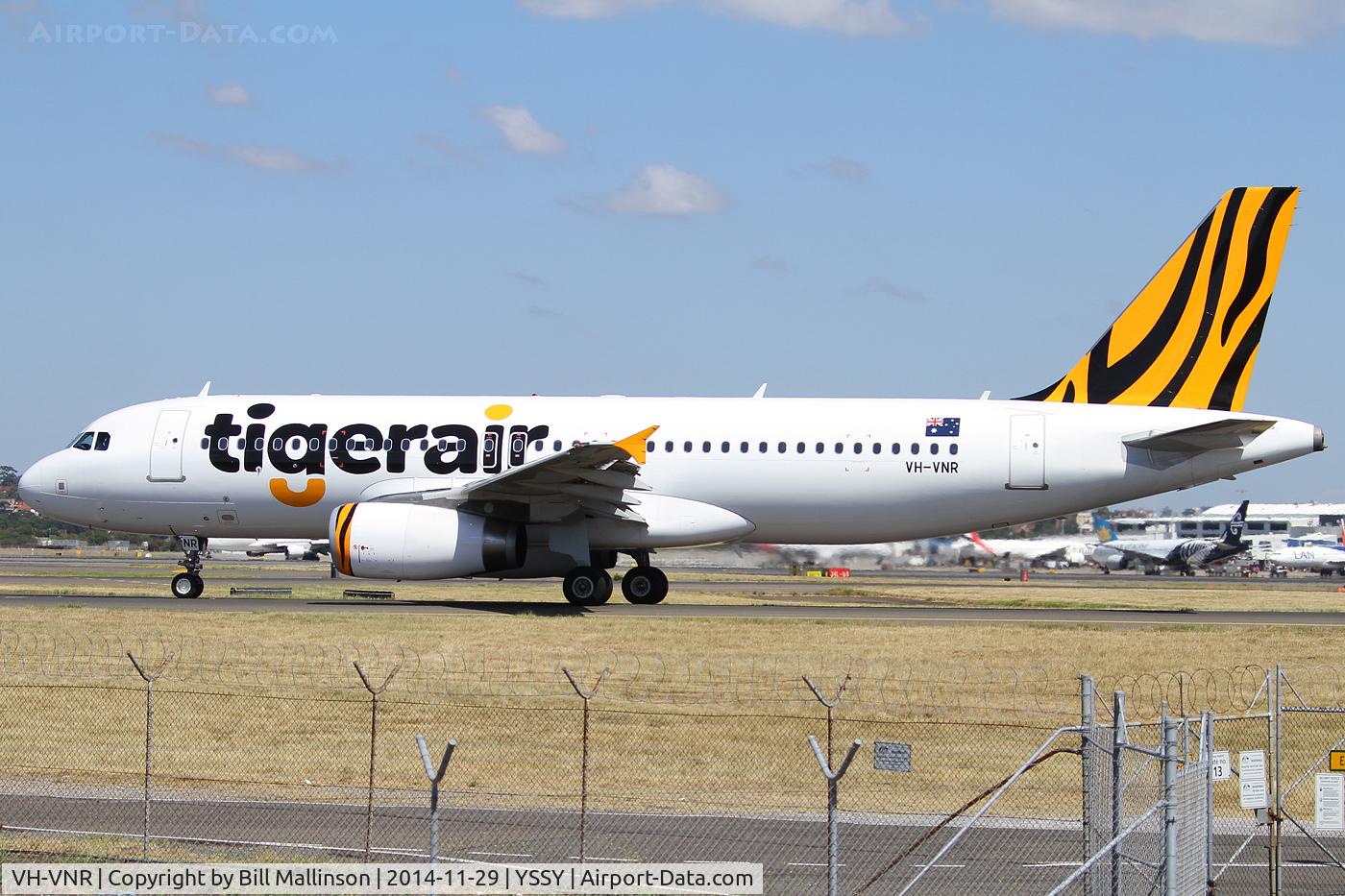 VH-VNR, 2013 Airbus A320-232 C/N 5900, taxiing to 34R