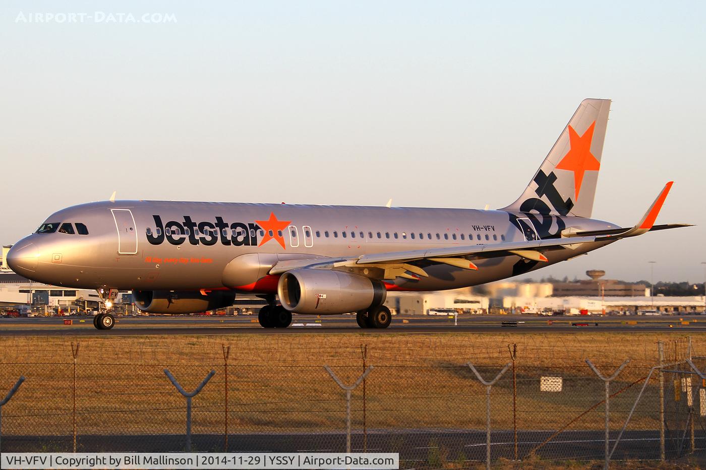 VH-VFV, 2013 Airbus A320-232 C/N 5858, taxiing to 34R