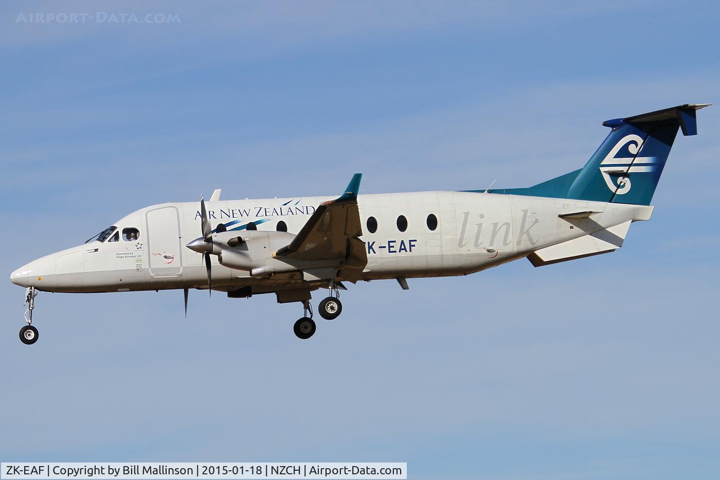 ZK-EAF, 2001 Raytheon 1900D C/N UE-429, finals to 02