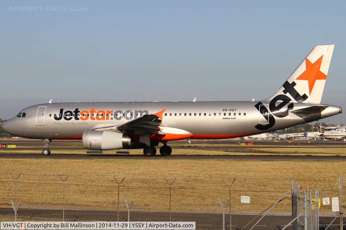 VH-VGT, 2009 Airbus A320-232 C/N 4178, taxiing to 34R