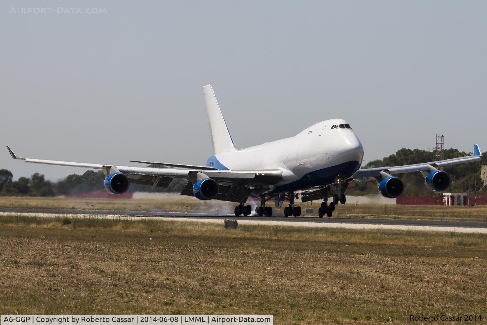 A6-GGP, 1995 Boeing 747-412F/SCD C/N 28032, Landing runway 31