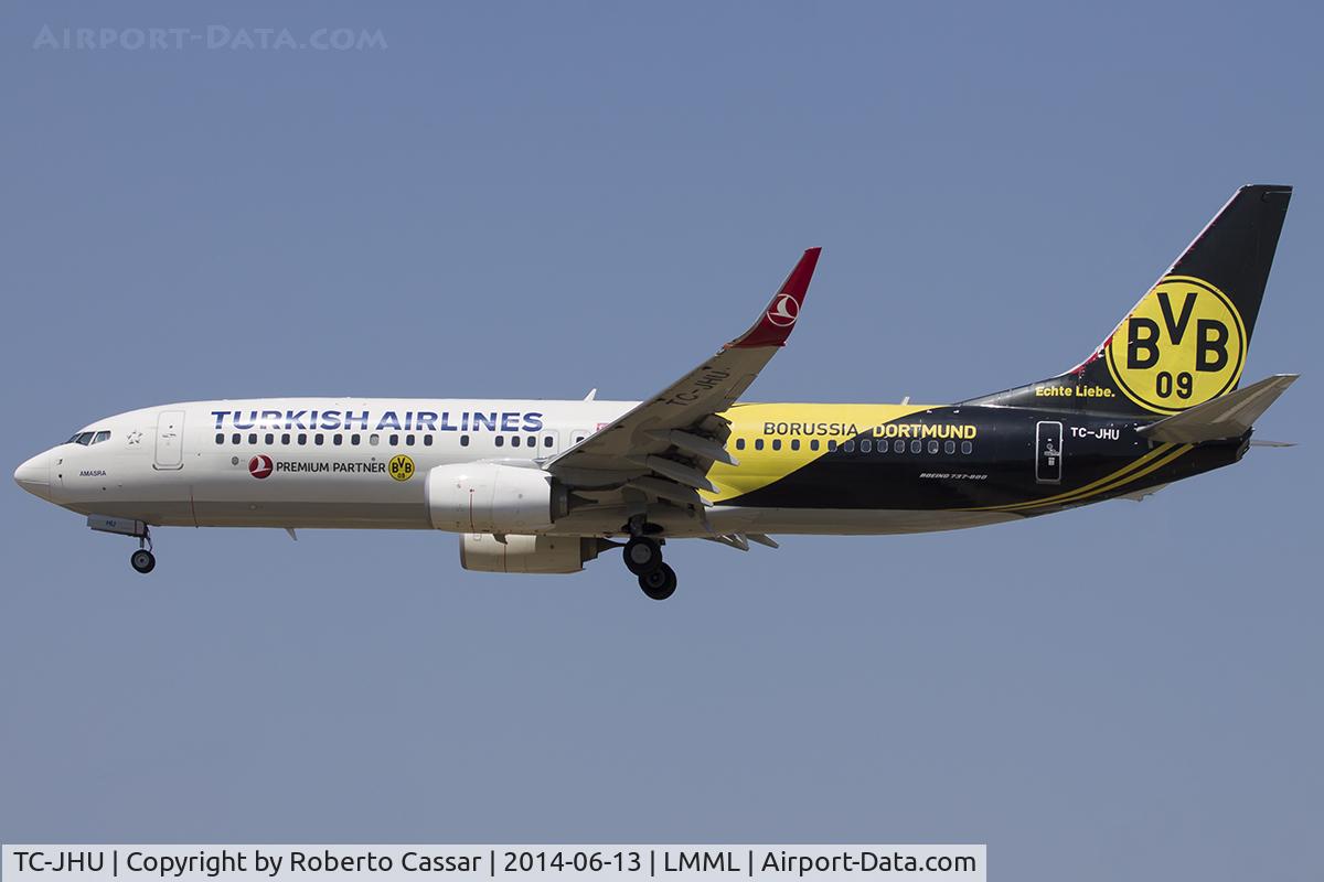 TC-JHU, 2013 Boeing 737-8F2 C/N 42002, Borussia Dortmund Colours