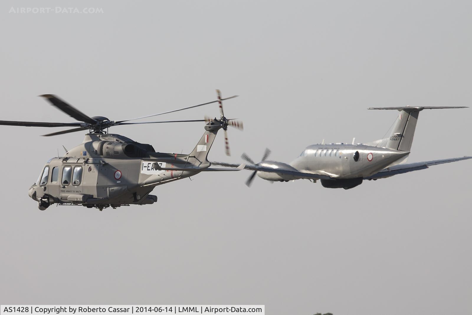 AS1428, 2014 AgustaWestland AW-139 C/N 31560, In-Formation with AS1227