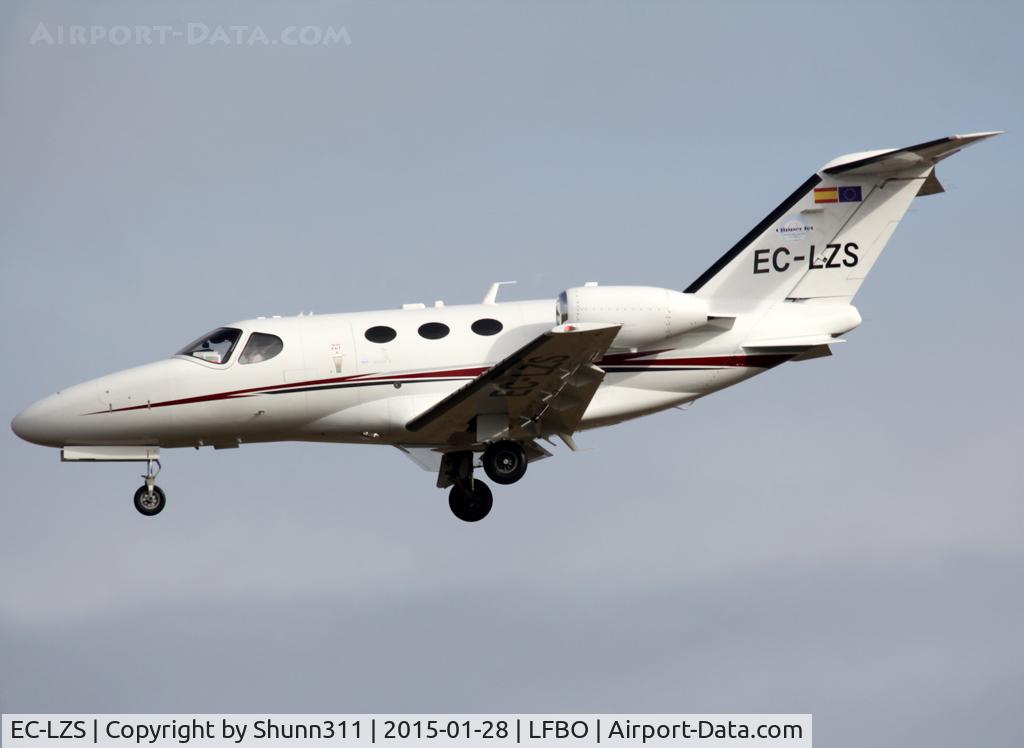 EC-LZS, 2007 Cessna 510 Citation Mustang Citation Mustang C/N 510-0050, Landing rwy 32L