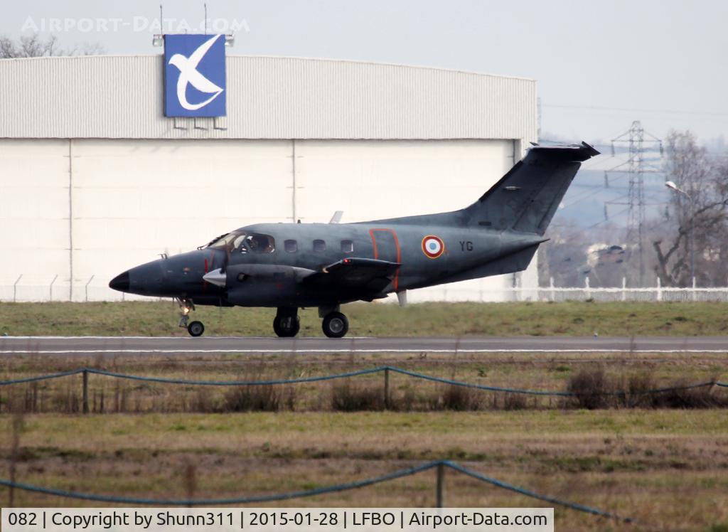 082, 1983 Embraer EMB-121AA Xingu C/N 121082, Ready for take off rwy 32R
