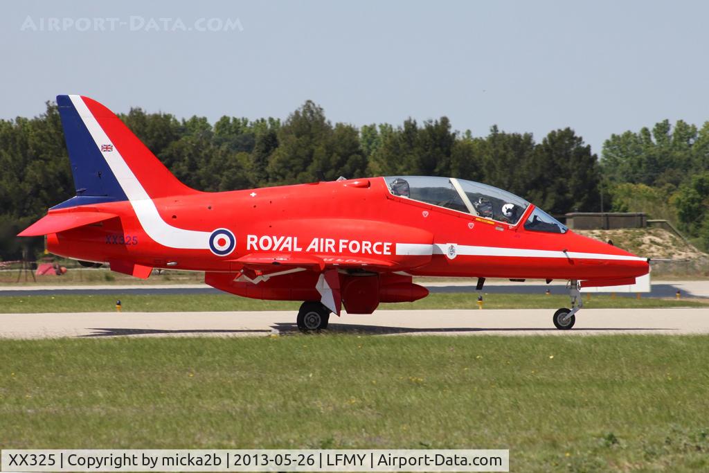XX325, 1980 Hawker Siddeley Hawk T.1 C/N 169/312150, Taxiing
