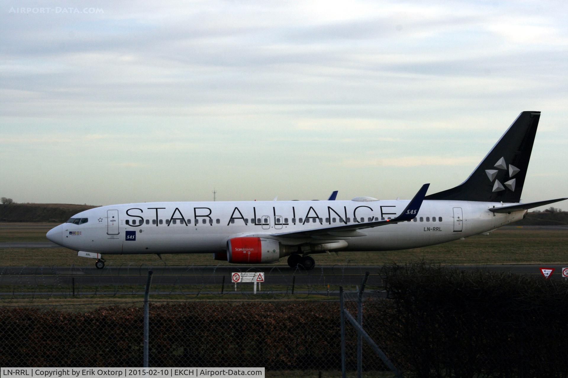 LN-RRL, 2003 Boeing 737-883 C/N 28328, LN-RRL just arrived rw 04L