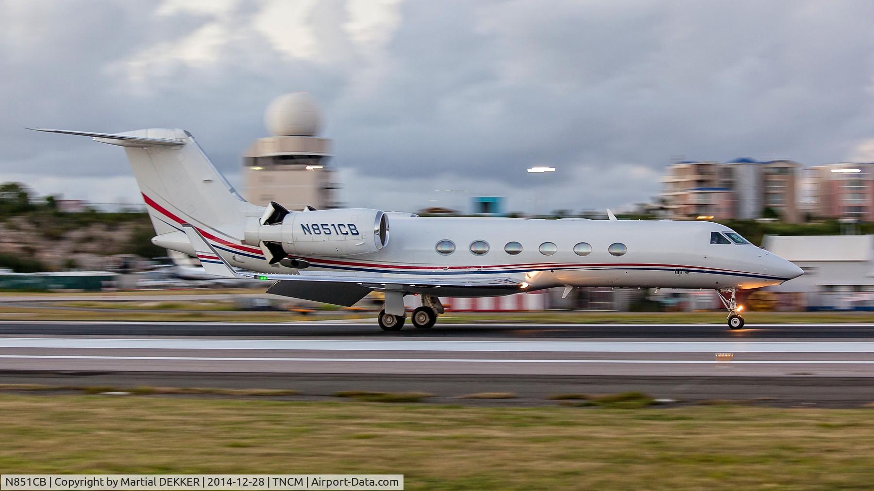 N851CB, 2008 Gulfstream Aerospace GIV-X (G450) C/N 4132, landing SXM