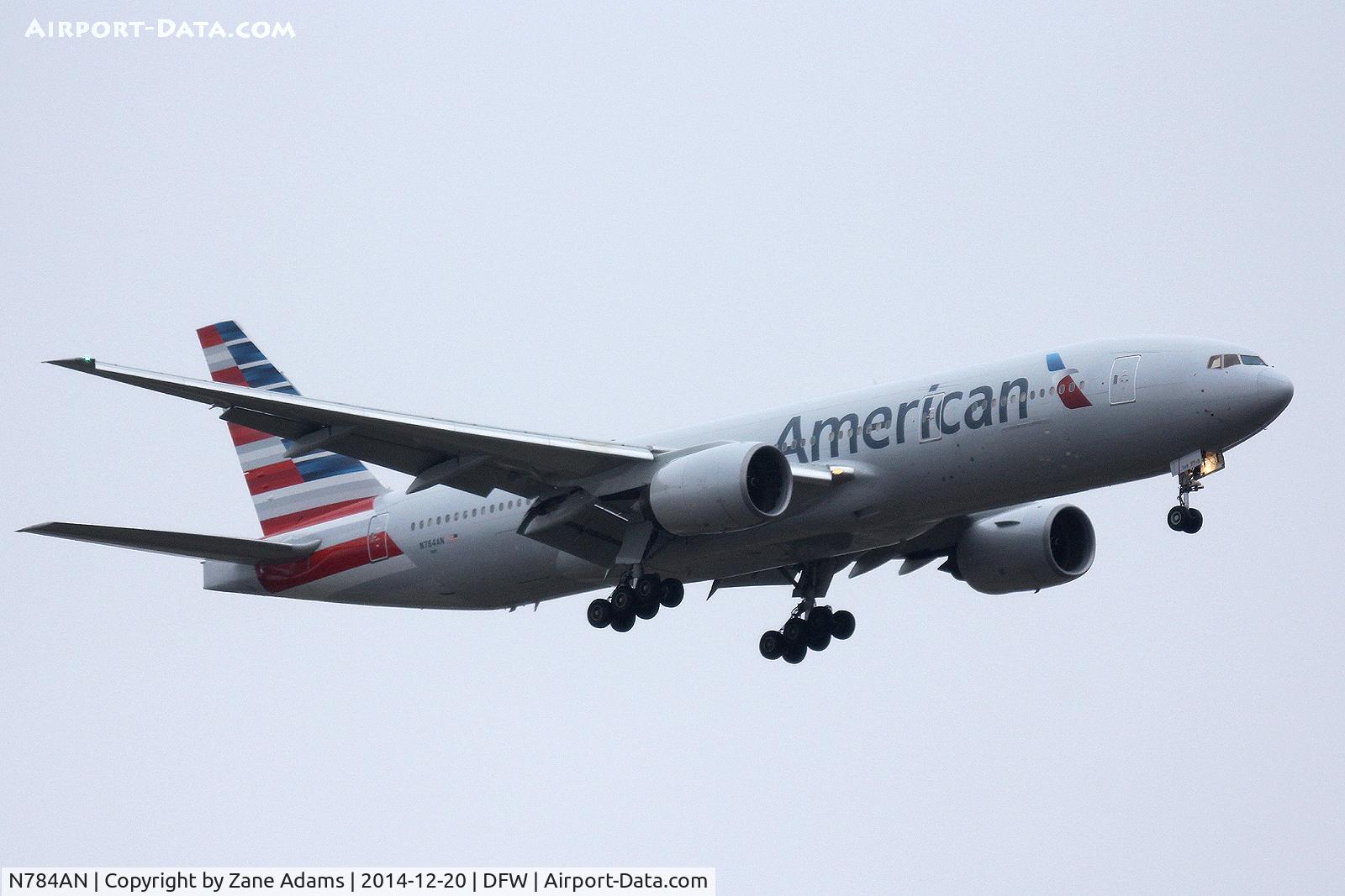 N784AN, 2000 Boeing 777-223 C/N 29588, Landing at DFW Airport