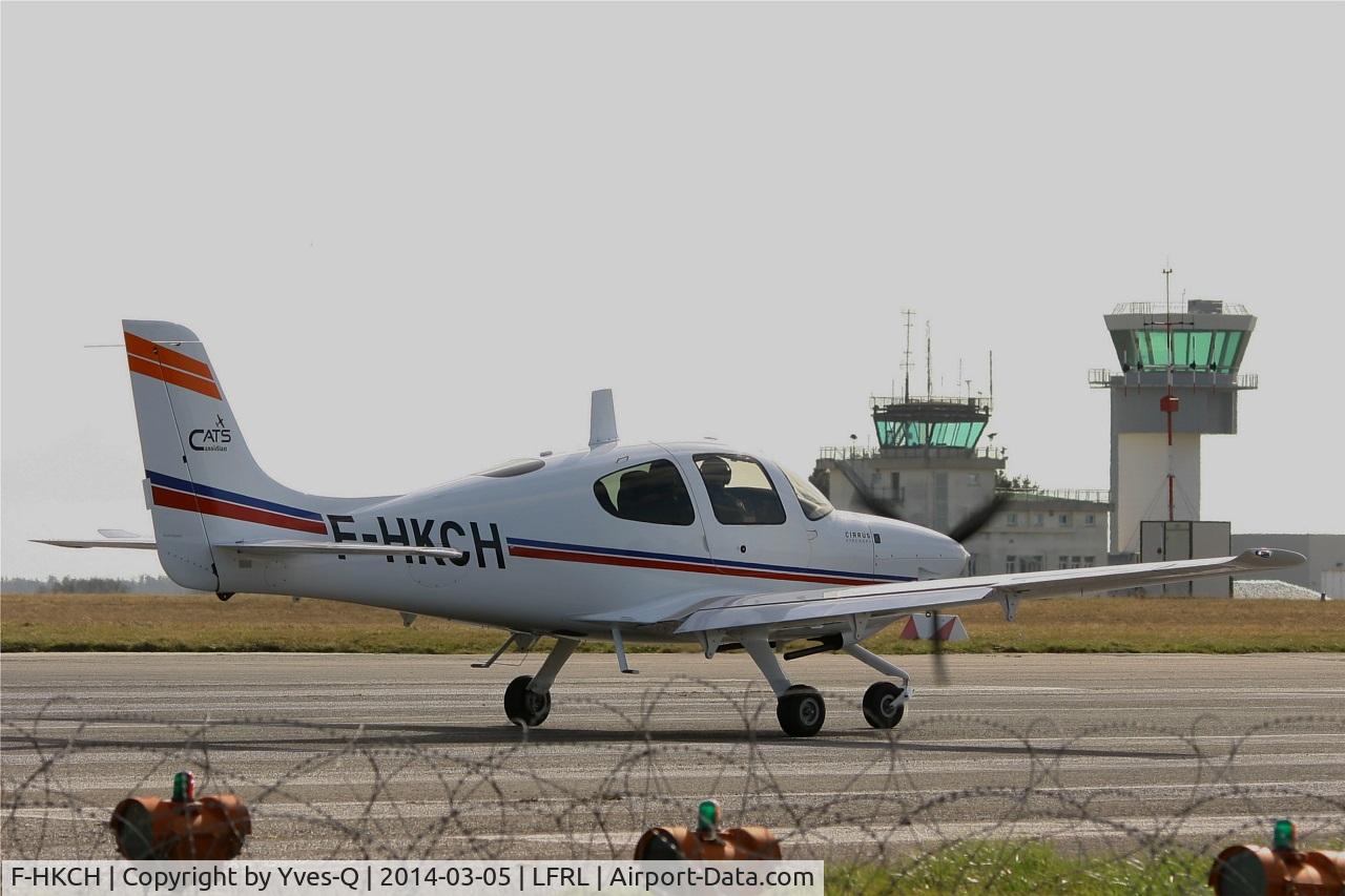 F-HKCH, Cirrus SR20 C/N 2189, Cirrus SR-20, Cassidian Aviation Training Services, Holding point rwy 23, Lanvéoc-Poulmic Naval Air Base (LFRL)