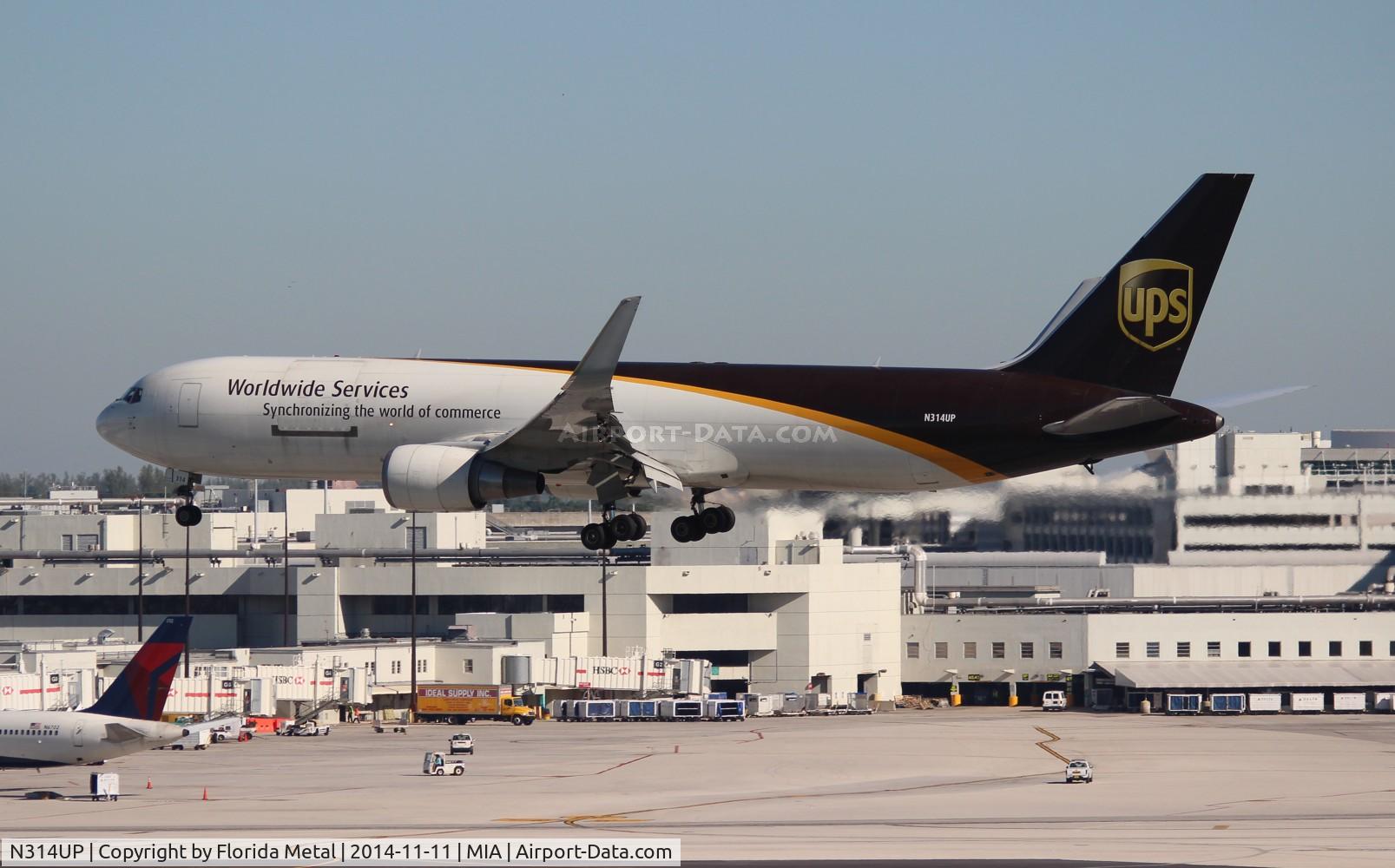 N314UP, 1996 Boeing 767-34AF C/N 27742, UPS 767-300