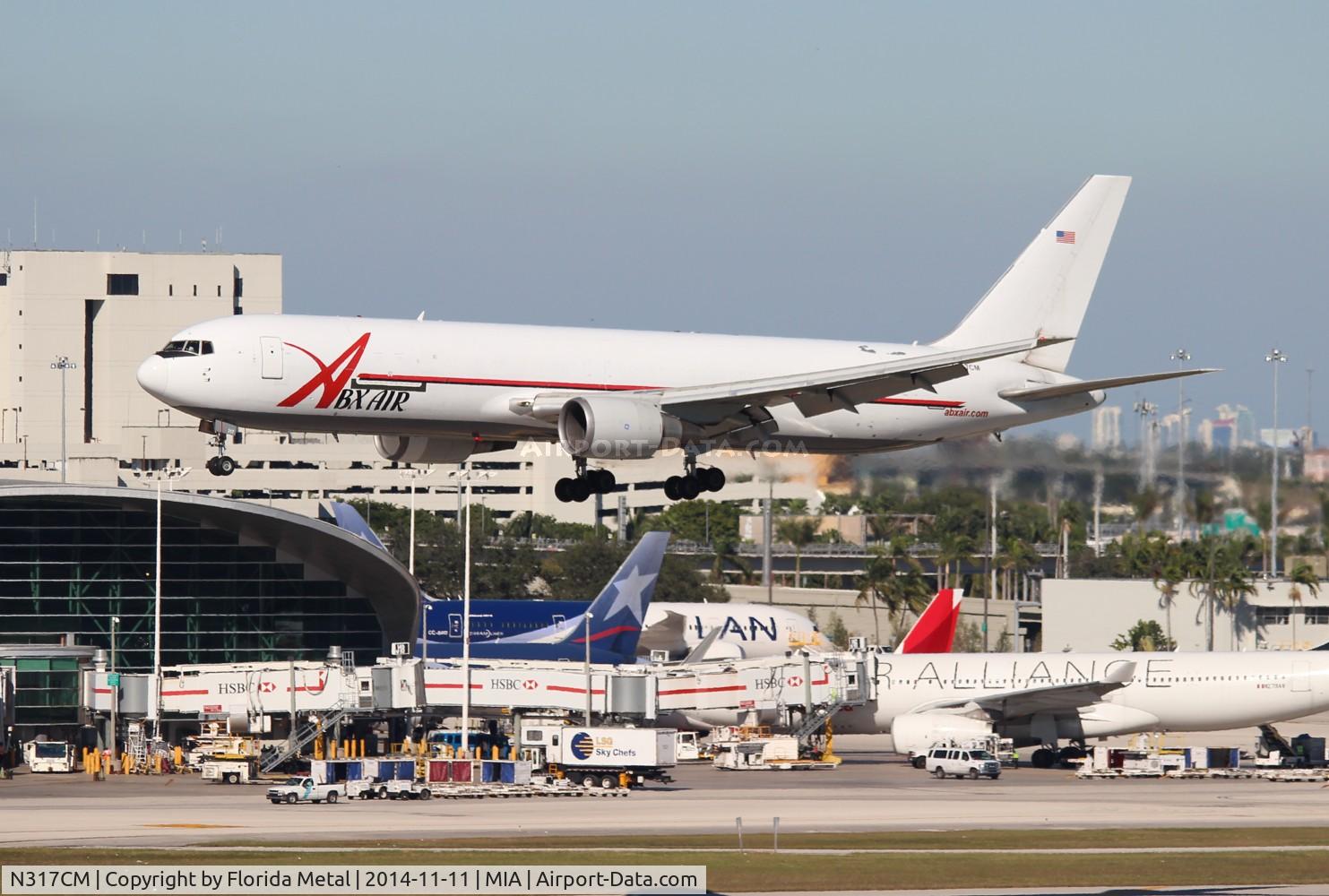 N317CM, 1988 Boeing 767-338 C/N 24317, ABX 767-300