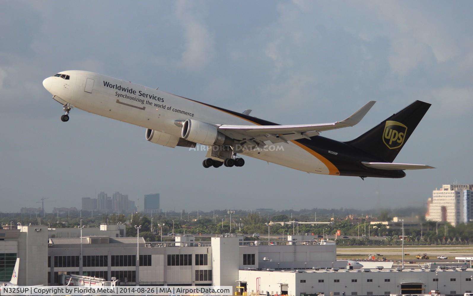 N325UP, 1998 Boeing 767-34AF C/N 27751, UPS 767-300
