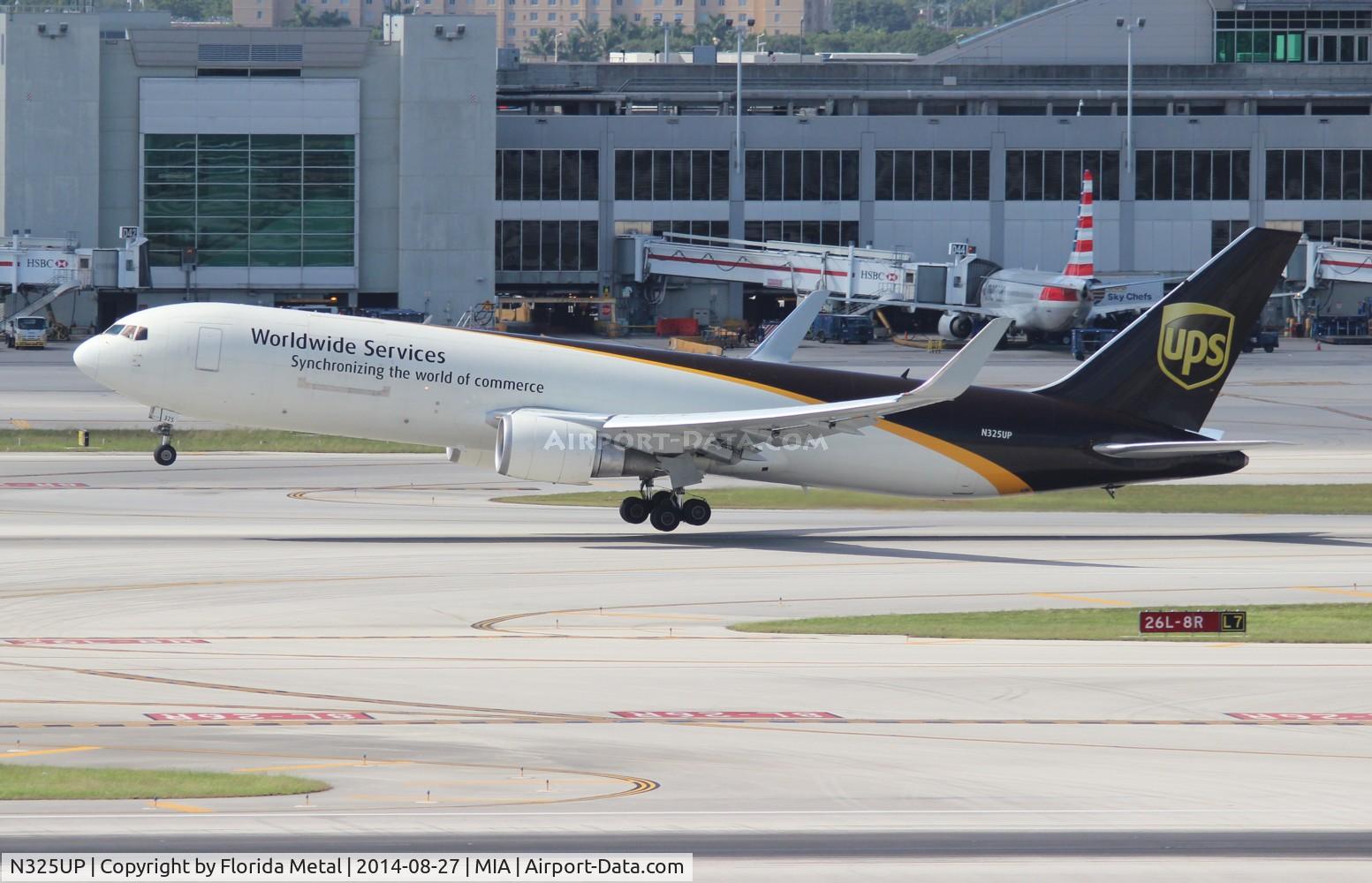 N325UP, 1998 Boeing 767-34AF C/N 27751, UPS 767-300