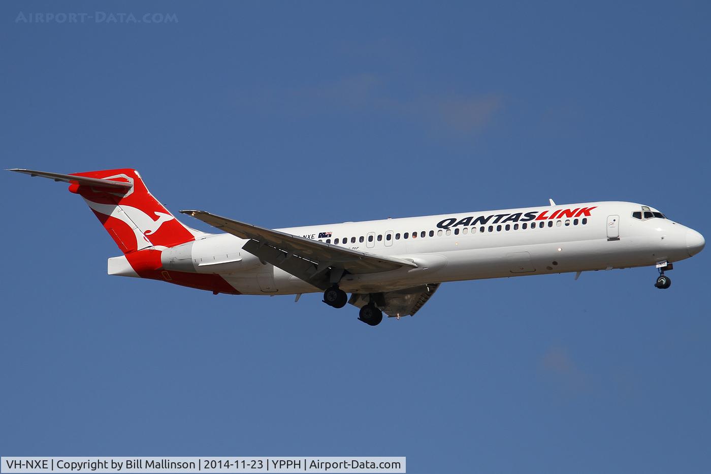 VH-NXE, 2000 Boeing 717-200 C/N 55063, finals to 21