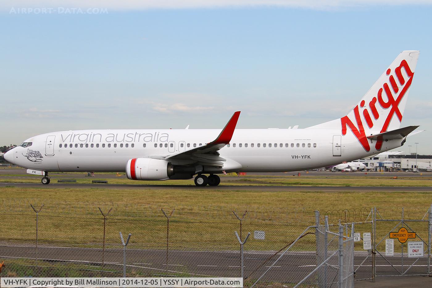 VH-YFK, 2011 Boeing 737-8FE C/N 41004, taxi to 34R