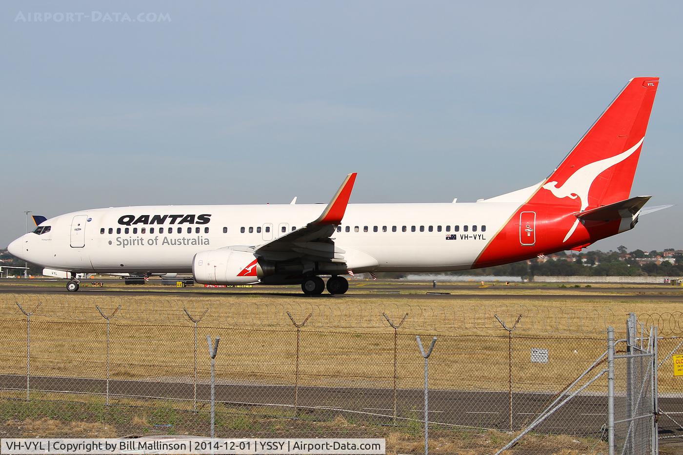 VH-VYL, 2008 Boeing 737-838 C/N 34184, taxi to 34R